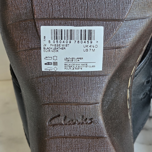 Clarks Black Leather Comfort Sandals - Picture 7 of 7